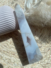 Load image into Gallery viewer, Druzy Agate Tower