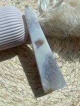 Load image into Gallery viewer, Druzy Agate Tower
