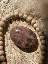 Load image into Gallery viewer, Sunstone Palm Stone