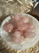 Load image into Gallery viewer, Mini Rose Quartz Duck Animal Carving