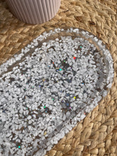 Load image into Gallery viewer, Howlite Crystal Chip Resin Display Trinket Dish