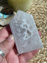 Load image into Gallery viewer, Druzy Agate Tower