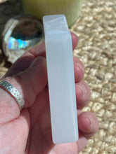 Load image into Gallery viewer, Druzy Agate Tower