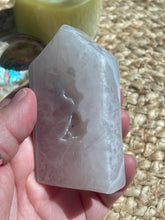 Load image into Gallery viewer, Druzy Agate Tower