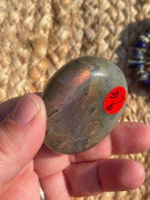 Load image into Gallery viewer, Labradorite Palm Stone