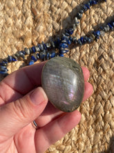 Load image into Gallery viewer, Labradorite Palm Stone