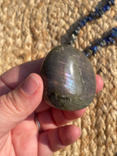 Load image into Gallery viewer, Labradorite Palm Stone