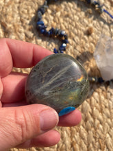 Load image into Gallery viewer, Labradorite Palm Stone