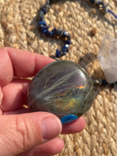 Load image into Gallery viewer, Labradorite Palm Stone