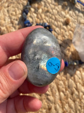 Load image into Gallery viewer, Labradorite Palm Stone
