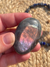 Load image into Gallery viewer, Labradorite Palm Stone