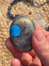 Load image into Gallery viewer, Labradorite Palm Stone