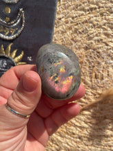 Load image into Gallery viewer, Labradorite Palm Stone