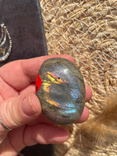 Load image into Gallery viewer, Labradorite Palm Stone