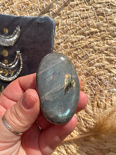 Load image into Gallery viewer, Labradorite Palm Stone