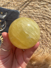 Load image into Gallery viewer, Lemon Calcite Sphere