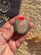 Load image into Gallery viewer, Labradorite Palm Stone