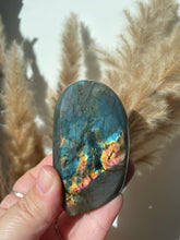 Load image into Gallery viewer, Labradorite Free Form