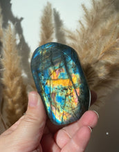 Load image into Gallery viewer, Labradorite Free Form