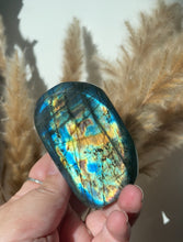 Load image into Gallery viewer, Labradorite Free Form