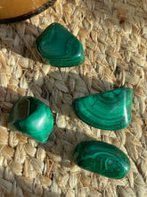 Load image into Gallery viewer, Malachite Tumble Stone