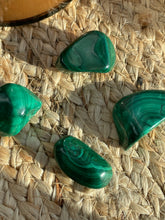 Load image into Gallery viewer, Malachite Tumble Stone
