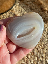 Load image into Gallery viewer, Agate Heart Carving