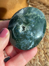 Load image into Gallery viewer, Moss Agate Palm Stone