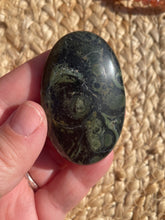 Load image into Gallery viewer, Kambaba Jasper Palm Stone