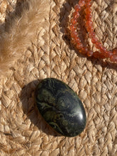 Load image into Gallery viewer, Kambaba Jasper Palm Stone