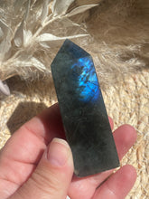 Load image into Gallery viewer, Labradorite Tower