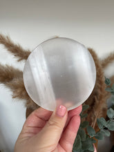 Load image into Gallery viewer, Selenite Charging Plate - Round