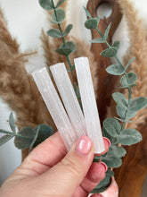 Load image into Gallery viewer, Selenite Stick