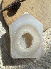 Load image into Gallery viewer, Druzy Agate Tower