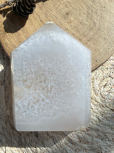 Load image into Gallery viewer, Druzy Agate Tower