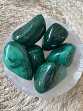 Load image into Gallery viewer, Malachite Tumble Stone