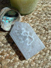 Load image into Gallery viewer, Druzy Agate Tower
