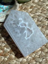 Load image into Gallery viewer, Druzy Agate Tower
