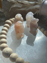 Load image into Gallery viewer, Flower Agate Mini Penguin Carving
