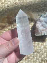Load image into Gallery viewer, White Optical Calcite Tower
