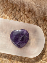 Load image into Gallery viewer, Amethyst Heart Carving
