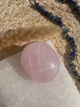 Load image into Gallery viewer, Rose Quartz Palm Stone
