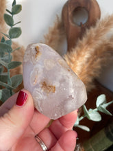 Load image into Gallery viewer, Druzy Flower Agate Flame Carving
